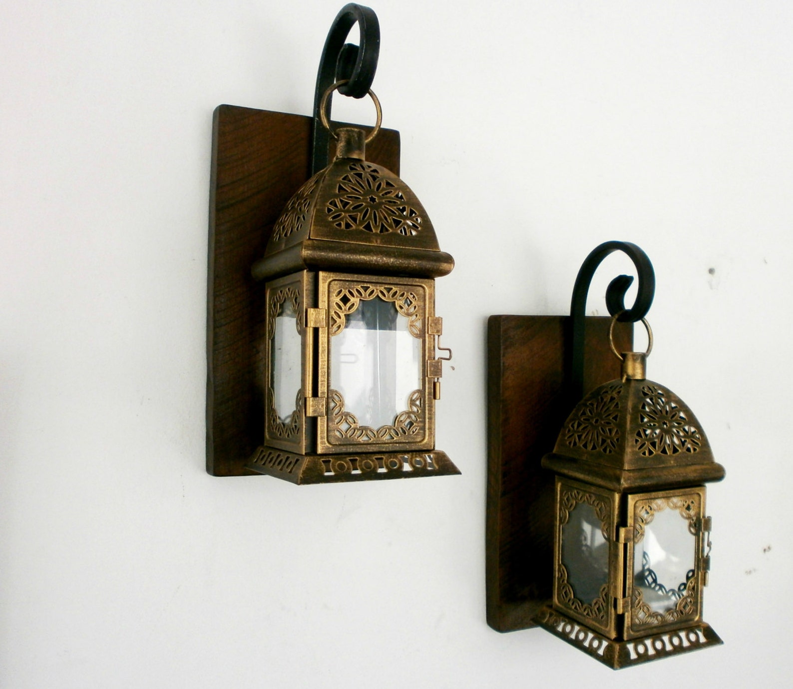Rustic Lantern Wall Sconce