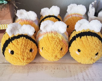 Bee, set of 6 bees, amigurumi bee, spring, party favor, gift, knitted bee,