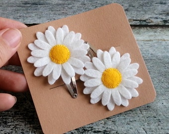 White Daisy flower hair clips, Wool Felt Daisy snap clips, hair accessory for girls, Country wedding Bridal shower gifts