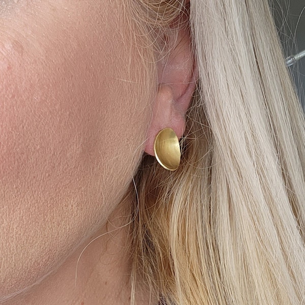 Minimalist Gold Concave Oval Stud Earrings, Minimalist Earrings, Ellipse studs, Post earrings, Every day earrings