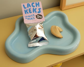 Lachkeks mit Witz – veganer Glückskeks zum Lachen – Einzelkeks mit Witzzettel – kleines Geschenk & Mitbringsel für Kinder und Erwachsene