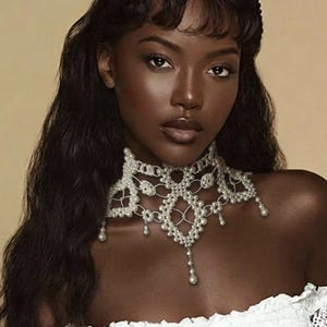Gargantilla nupcial de perlas de lujo, collar llamativo de encaje vintage, joyería elegante para bodas, collar para concursos de belleza, gargantilla clásica de perlas.