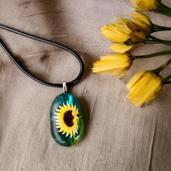 Sonnenblume Halskette, Blumenschmuck, Seeglas Schmuck, Handbemalte Anhänger, Garten Geschenk, Cottagecore Mode, Geschenk für Naturliebhaber