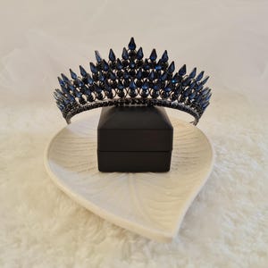 blue crystal tiara, navy blue crown, navy tiara, wedding hair accessories, dark blue crown, bridal crown, flowergirl crown, bridal tiara