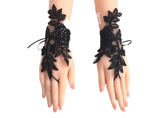 Halloween wedding bride, halloween bridal gloves, black lace gloves, halloween wedding accessories, bridal accessories, bride gift