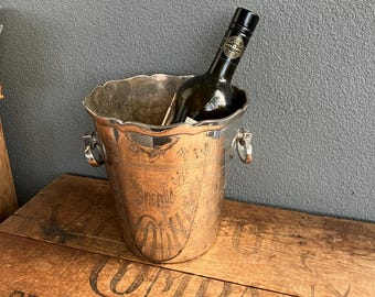 Vintage E.P.N.S. ijsemmer met ingewikkelde bloemengravures en handgrepen aan de zijkant. /koeler.