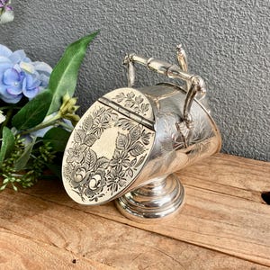 Vintage Sheffield sugar scuttle with scoop made by Walker & Hall Made In England sugar holder