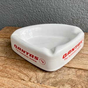Vintage QANTAS -The Australian Airline ceramic ash tray - rarity!!!!!!
