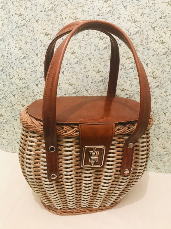 Retro Ladies rattan handbag in very good condition