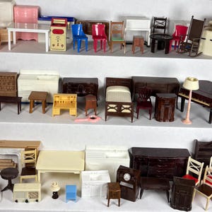 HUGE LOT of antique vintage dollhouse miniatures, plastic from 1940s-1950s