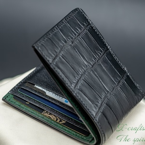 Mens maßgeschneiderte Alligator Brieftasche, ursprünglich entworfen, Sonderedition mit dem dunkelgrünen und schwarzen Chevre-Interieur.