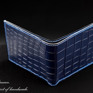 Handgefertigte Brieftasche aus Alligator Leder. Marineblaue Alligator Brieftasche für Männer.