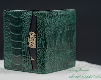 Green ostrich leather cardholder, minimalist card wallet, slim leather wallet, front pocket wallet.