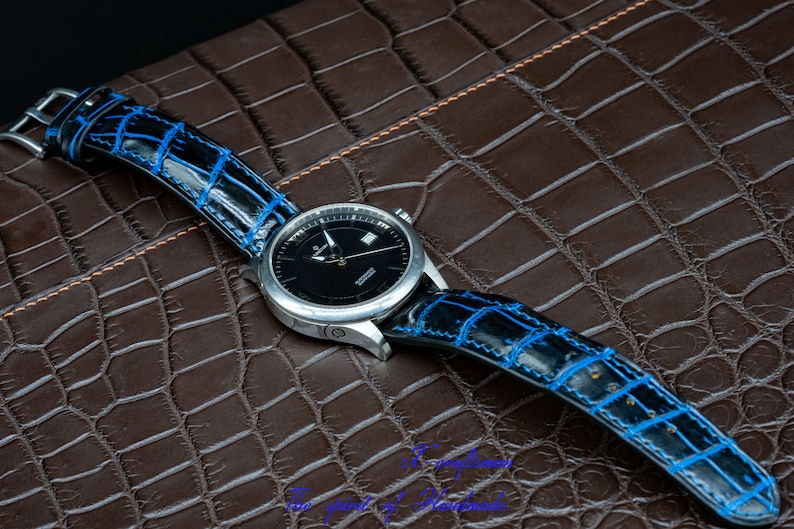 Bracelet de montre en alligator haut de gamme sur mesure, bracelet de montre de luxe sur mesure Personnalisé et élégant en noir et bleu image 9