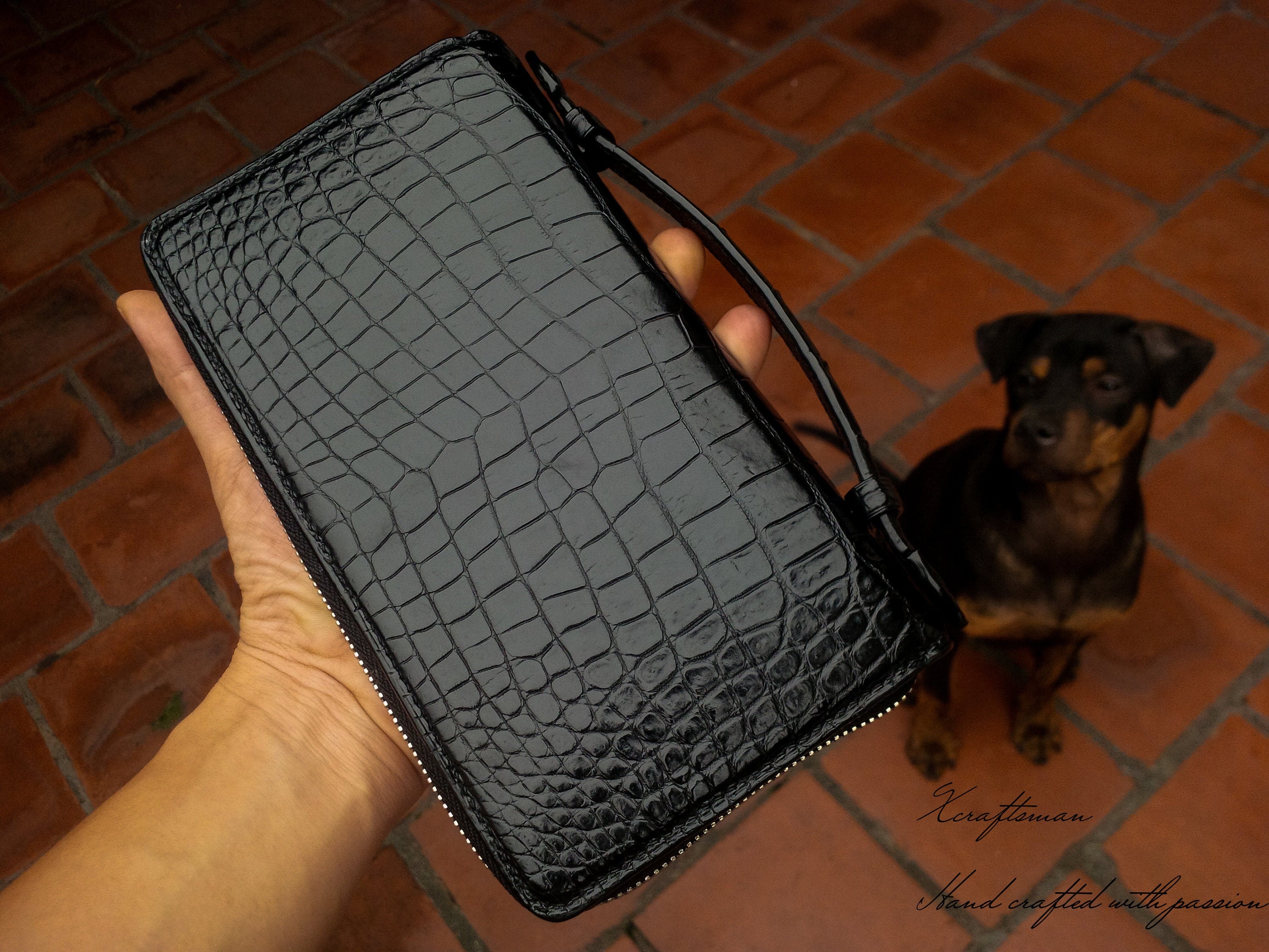 Luxury zipped wallet in alligator leather