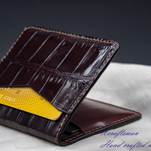 Minimalistischer Alligator Leder Kartenhalter, Echtleder Mini Slim Bifold Kartenhalter Brieftasche, ID-Kartenhalter, Kartenetui, Dunkelbraune Brieftasche