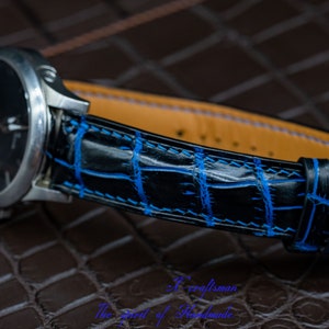 Bracelet de montre en alligator haut de gamme sur mesure, bracelet de montre de luxe sur mesure Personnalisé et élégant en noir et bleu image 6