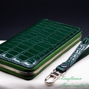 Billetera verde con cremallera de cocodrilo, billetera larga a medida, billetera clutch de lujo, hecha a mano para ser un regalo perfecto.