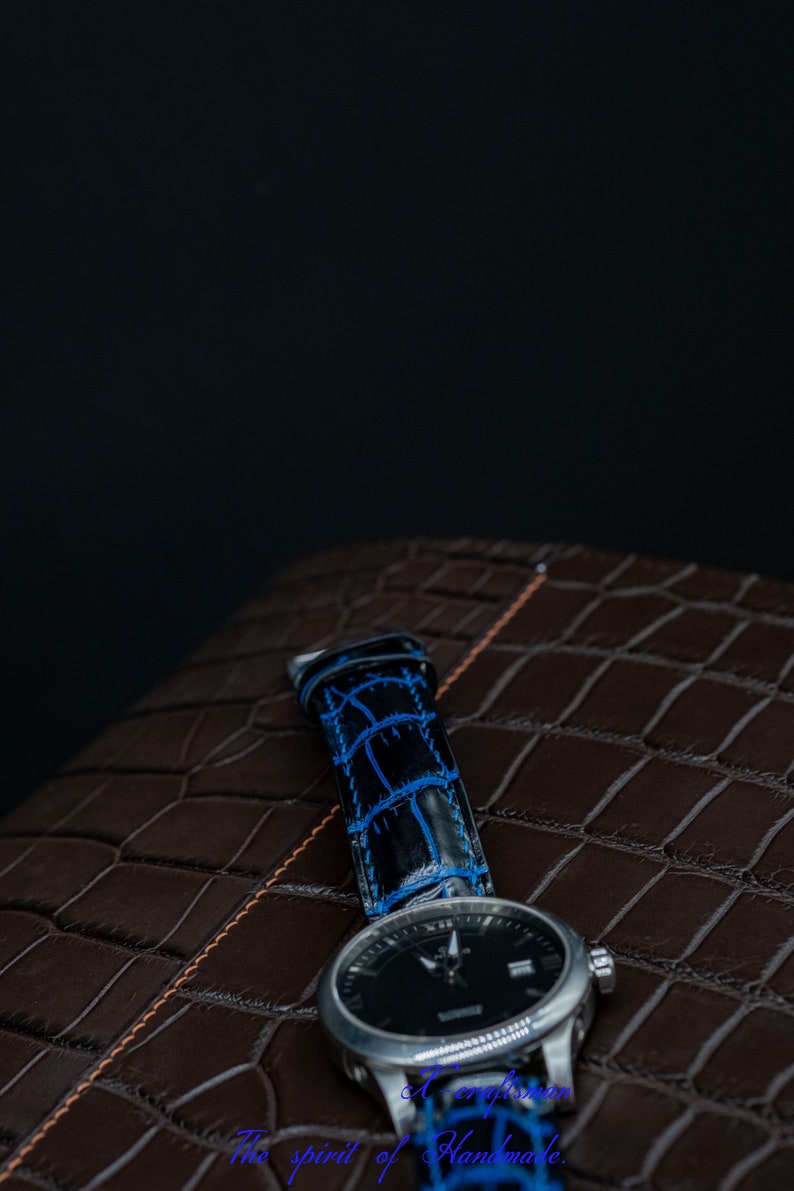 Bracelet de montre en alligator haut de gamme sur mesure, bracelet de montre de luxe sur mesure Personnalisé et élégant en noir et bleu image 4