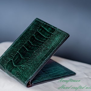 Billetera de cuero de avestruz verde para hombres, billetera bifold para hombres hecha a mano, billetera de cuero exótico de lujo para hombres.