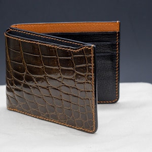 Handcrafted Brown Alligator Leather Wallet: Bespoke Men&#39;s Wallet