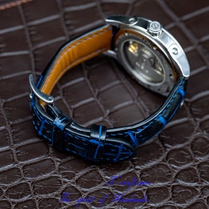 Bracelet de montre en alligator haut de gamme sur mesure, bracelet de montre de luxe sur mesure Personnalisé et élégant en noir et bleu image 8