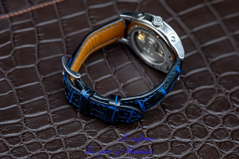 Bracelet de montre en alligator haut de gamme sur mesure, bracelet de montre de luxe sur mesure Personnalisé et élégant en noir et bleu image 8