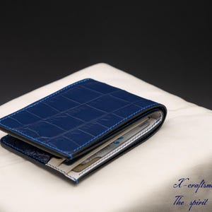 Cartera de piel de caimán hecha a mano para hombre. Cartera de piel de caimán azul marino para hombre.