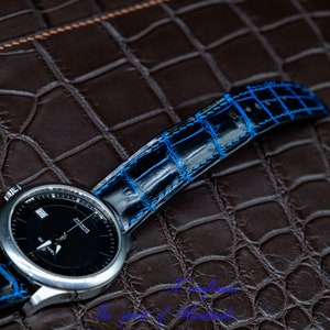 Bracelet de montre en alligator haut de gamme sur mesure, bracelet de montre de luxe sur mesure Personnalisé et élégant en noir et bleu image 5