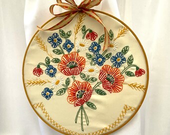 Embroidery Hoop Frames vintage Embroidered Tablecloth, floral