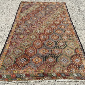 Vintage kilim rug, area kilim Rug, Large rug, geometric design kilim rug, Anatolian kilim rug, 5’4” x 10’6” ft, Kelim teppich, Tapis,