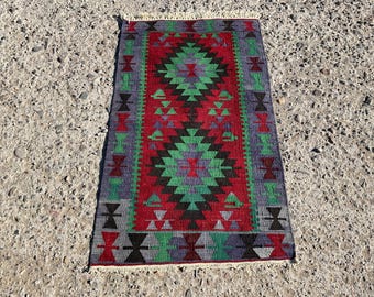 Small Turkish Area kilim rug | vintage kilim rug | Anatolian Turkish rug | Turkish Kilim |  2'7" x 4'4"ft | Livingroom Rug | Bathroom Rug  |