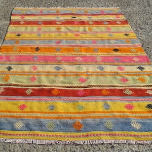 Turkish kilim rug ,  kilim rug,vintage kilim rug,Anatolian Turkish, rug,Kelim rug ,Turkish Kilim 5&#39;1&quot;x 7&#39;10&quot;ft  kilim Rug