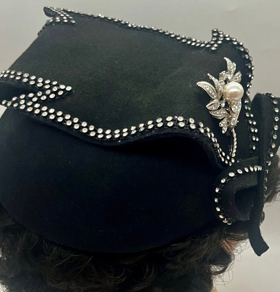 Elegant Black Wool Pill Box Church Hat Feather-Trimmed  with Rhinestone Detail Vintage Black Pillbox Fascinator Hat With Bow and Veil  main image 2