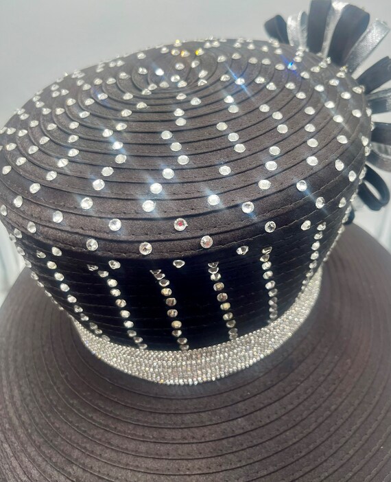 Brown Church Derby Hat: Rhinestone Trim, Silver Bow Brooch  display picture 1