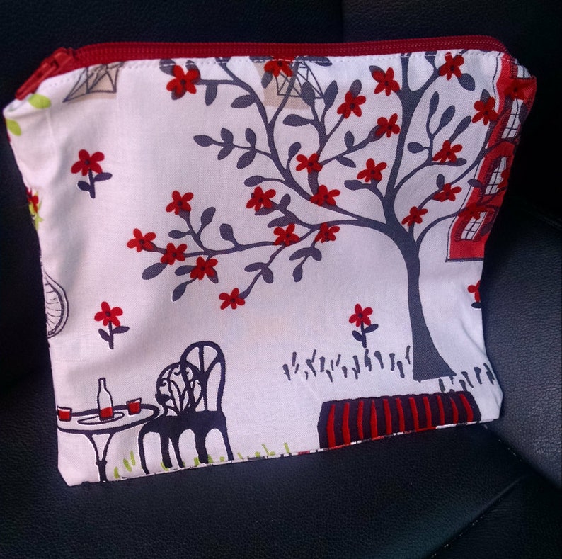 Lined zipper pouch