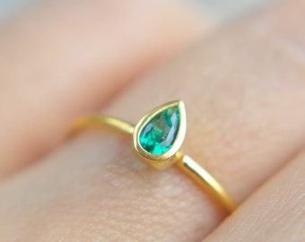 Teardrop Ring, Emerald Ring Gold, Pear Shape Ring, Simple Gold Ring, Personalized Rings, Custom Rings for Women, Minimalist Rings, Pear Ring