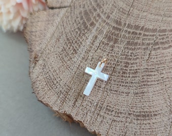 Engraved cross pendant