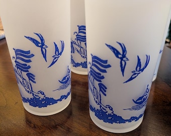 Vintage Blue Willow Pagoda Chinoiserie