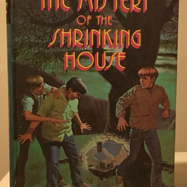 The Three Investigators - The Mystery of the Shrinking House by William Arden  - Alfred Hitchcock