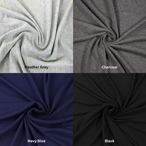 Puede incluir: Cuatro muestras de tela en diferentes colores: gris jaspeado, carb&oacute;n, azul marino y negro. La tela es un tejido suave y el&aacute;stico.