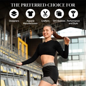Puede incluir: Una mujer con un top corto de manga larga negro y pantalones cortos deportivos negros y grises. Est&aacute; de pie en un estadio con asientos amarillos y grises. La imagen tiene el t&iacute;tulo "The Preferred Choice For" con iconos que representan a dise&ntilde;adores, fabricantes de ropa, artesanos, pasatiempos de bricolaje y rendimiento y estilo.