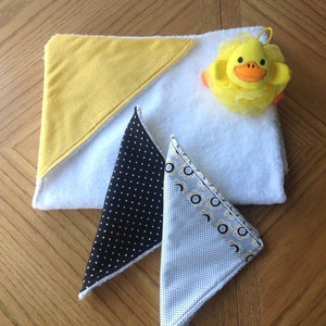 Baby Hooded Towel and Wash Cloth Set - Yellow Black White - Girl - Baby Shower Gift - Newborn Infant Bath Time