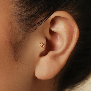 Tiny Open Flower Threadless Flat Back Tragus Stud, 20,18,16ga, 5-10mm Unisex, Surgical Steel SHEMISLI SS731