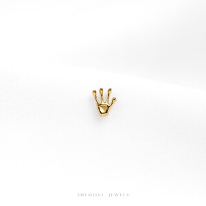 a gold brooch with a crown on top of it