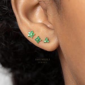 Tiny Emerald Stone Flower Stud, Unisex, Gold, Silver SHEMISLI - SS151, SS079, SS322