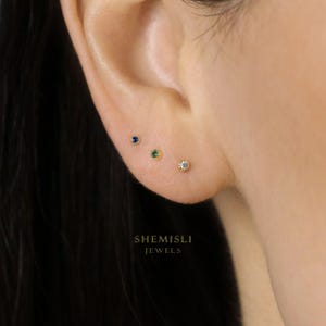 Super petit clou d'oreille en pierre CZ, pierre blanche, émeraude, saphir, unisexe, or, argent SHEMISLI - SS231, SS232, SS233