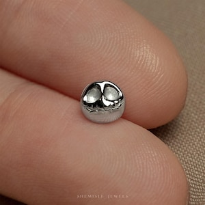 Tiny Cartoonie Skull Threadless Flat Back Earring, 20,18,16ga, 5-10mm Unisex, Surgical Steel SHEMISLI SS1267
