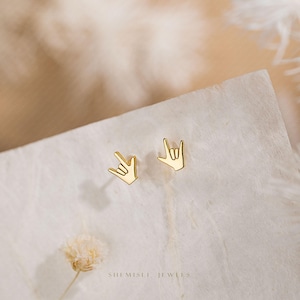Tiny I Love You Hand Sign Gesture Stud Earring, Unisex, Gold, Silver SHEMISLI SS675 Butterfly End, SS676 Screw Ball End (Type A) LR