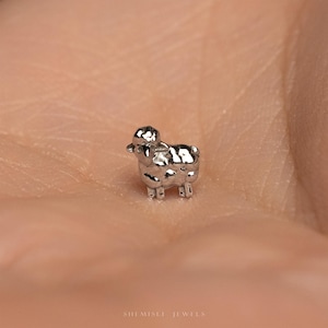 Sheep Stud, Threadless Flat Back Earring, Minimalist Style, A-SS1375 afbeelding 1